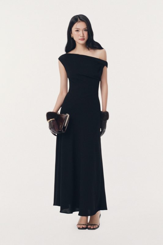 ĐẦM DÀI XOẮN LỆCH VAI